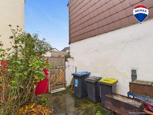 RE:MAXImmobilienDeLuxRodenAußen 1