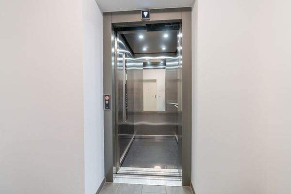 Fahrstuhl  (2)_resized.jpg