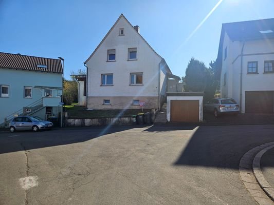Zweifamilienhaus, Garage