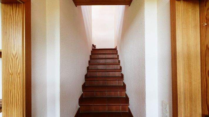 Treppenaufgang aus dem Keller
