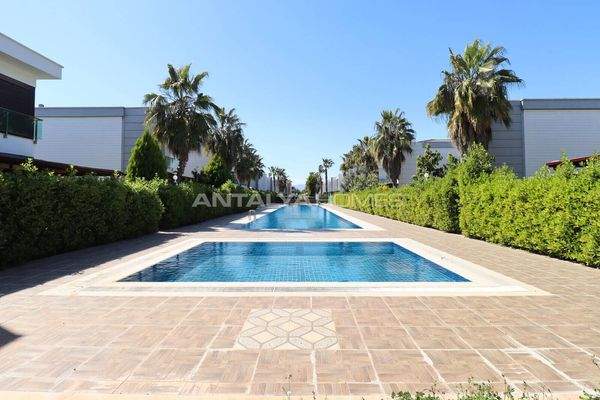 Villa with Shared Pool near the University in Döşemealtı Antalya
