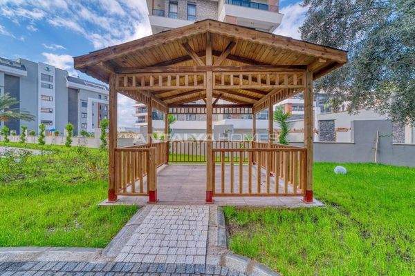 New Real Estate in a Complex with Swimming Pool in Alanya