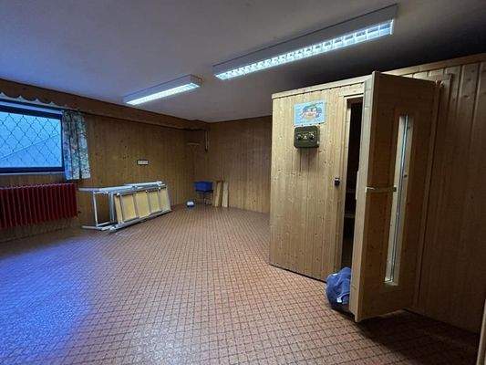 Raum 1 mit Sauna im Kellergeschoss