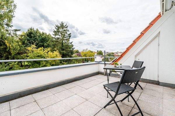Balkon mit Blick in Grüne