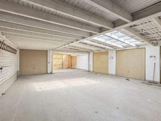 Garagen und Lagerfläche