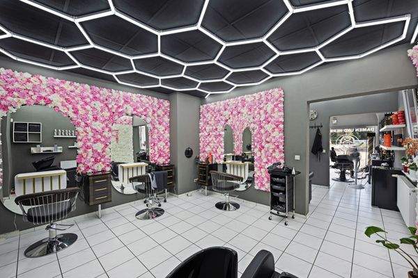 Gewerbeeinheit 1: Friseursalon