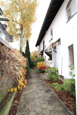 Weg Garage zum Hauseingang 2.JPG