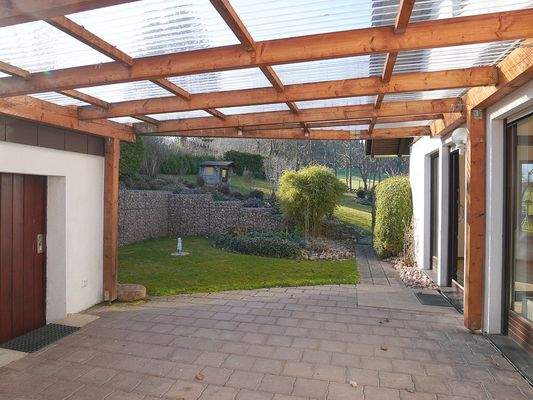 Überdachte Terrasse