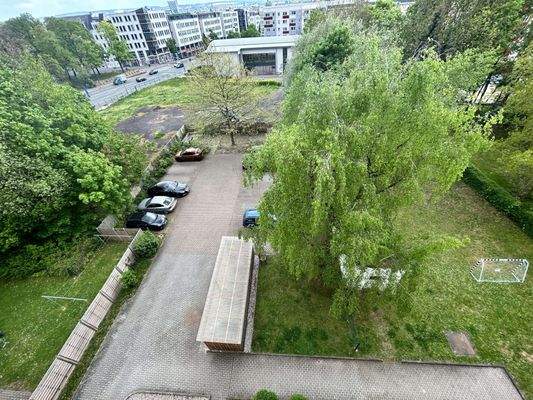 Hinterhof mit Stellplätzen