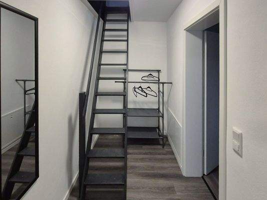 7. Aufgang ins Obergeschoss.jpg