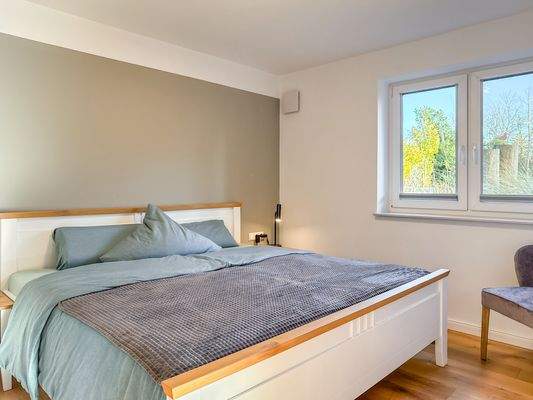 10. Schlafzimmer mit Blick nach Osten.jpg