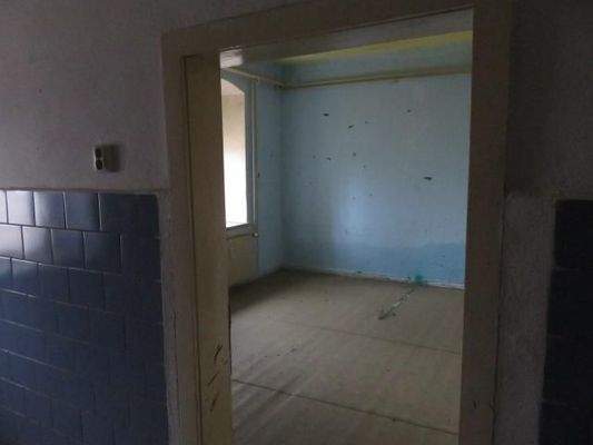 EG: linker Raum hinter dem Tresenbereich