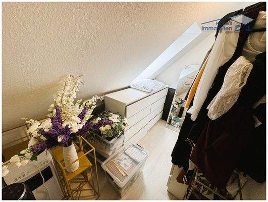 Ankleide/Büro im DG