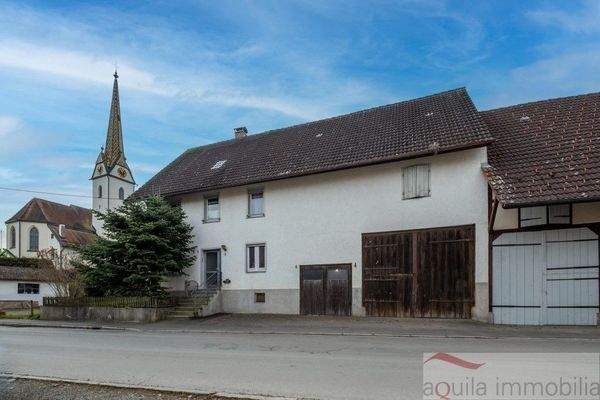 Historisches Bauernhaus mit Scheune
