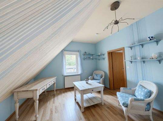  EFH 1.OG Zimmer 1 - Wohnzimmer, Maritim - (KI generiert)