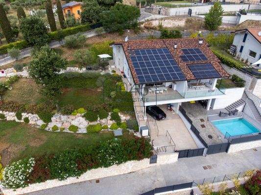 Eckreihenhaus-Villa mit großem Garten in Castion Veronese - Gardasee