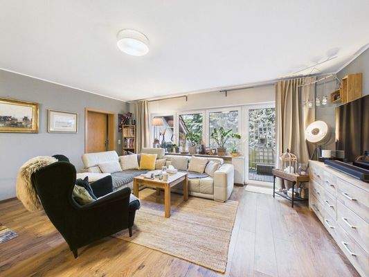 Helles großes Wohnzimmer Wohnung OG