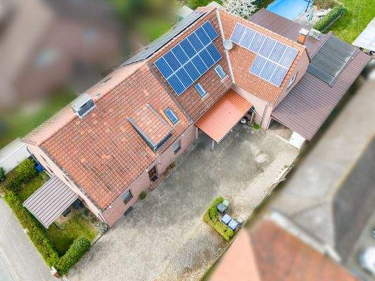 Luftaufnahme mit Blick auf die Einfahrt