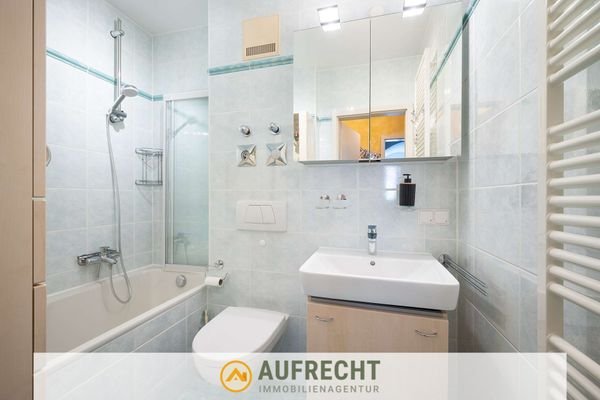gepflegtes Badezimmer