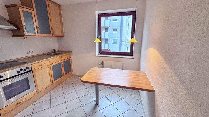 Küche mit Einbauküche