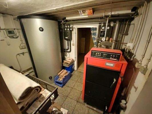 Heizungsraum - Thermische Solaranlage mit Holzvergaserkessel