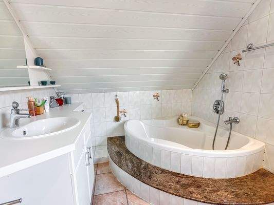 Badezimmer im Obergeschoss