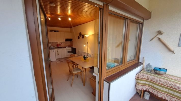 Zugang zur Loggia vom Wohnzimmer aus.jpg