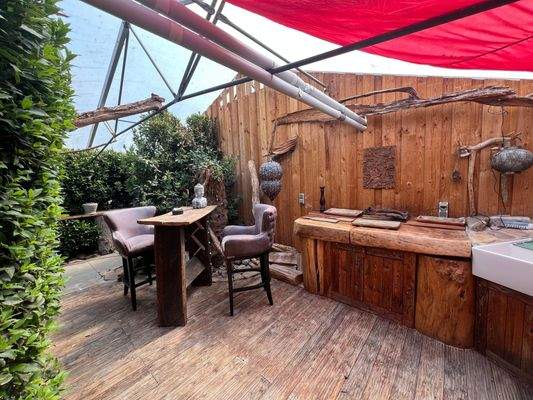 Küche vor Schwimmbad