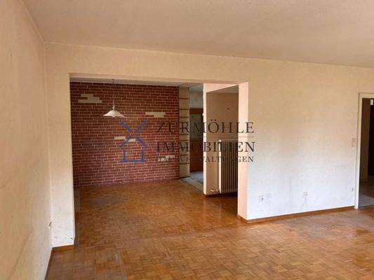 Essbereich mit Blick in die Küche