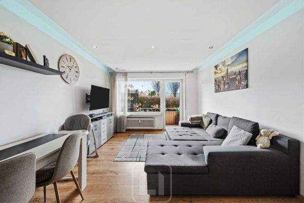 Wohn-/Essbereich mit Zugang Balkon