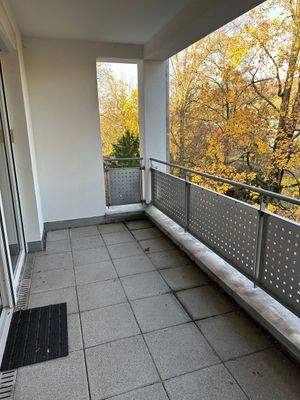 Balkon mit Herbstblick