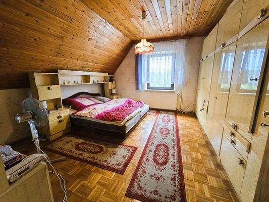 Schlafzimmer 1 im OG