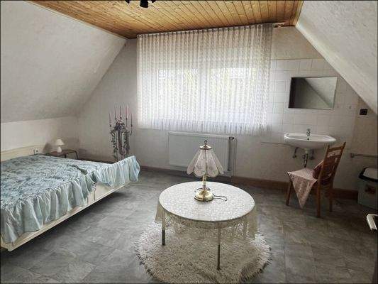 Im Dachboden befinden sich zwei große Räume