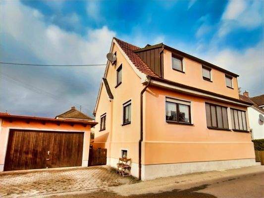 Südwestansicht mit Garage