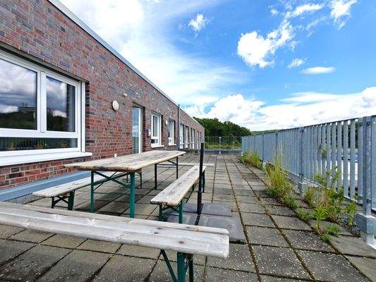 Große Terrasse mit Weitsicht