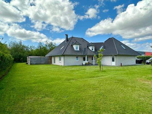 Frontansicht | Blick auf separaten Eingang