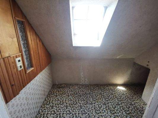 Abstellkammer DG (mögl. Bad?)