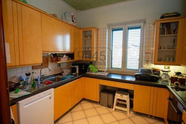 Exclusive Villa auf einer Anhöhe mit Seeblick und Pool in Costermano