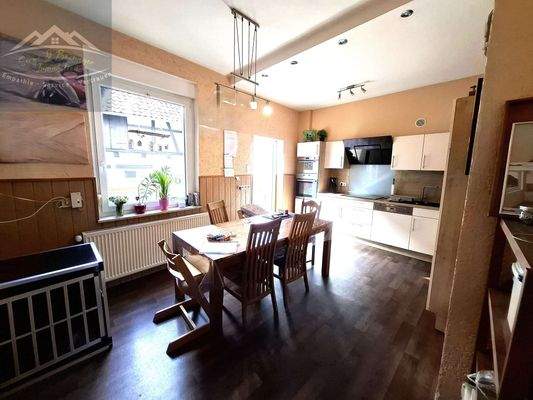 3 Küche mit Zugang zum Innenhof