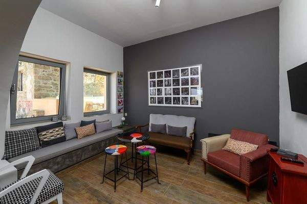 MIT VIDEO: Kreta, Sitia: Meisterhaft renoviertes Haus mit zwei Schlafzimmern in der Landschaft von Sitia