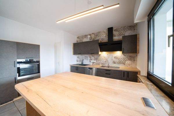 neuwertige Einbauküche - EG