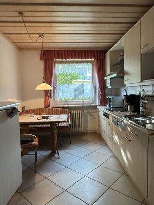 Küche mit Einbauküche