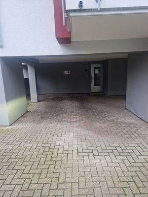 Parkplatz überdacht.jpg
