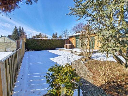 Terrasse und Sichtschutz am Appartement