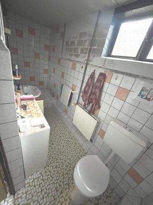 Bad im Keller mit Dusche