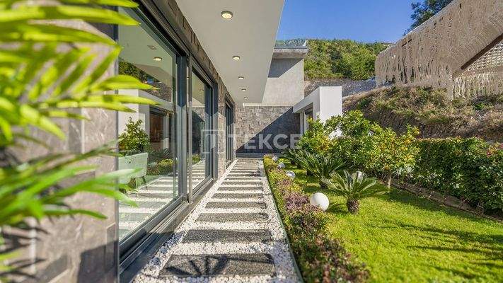 City and Sea View Detached Villa in Alanya