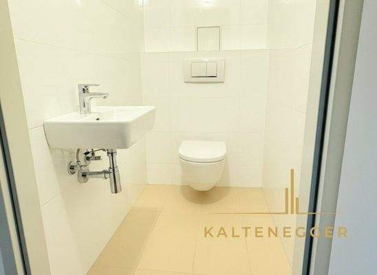 WC 2 im rückwärtigen Bereich