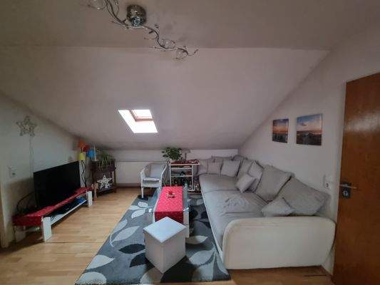 Wohnzimmer Wohnung Dachgeschoss.jpg
