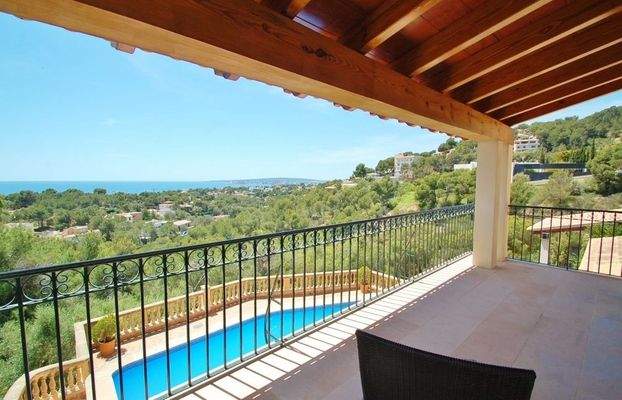 Überdachte Terrasse u. Blick