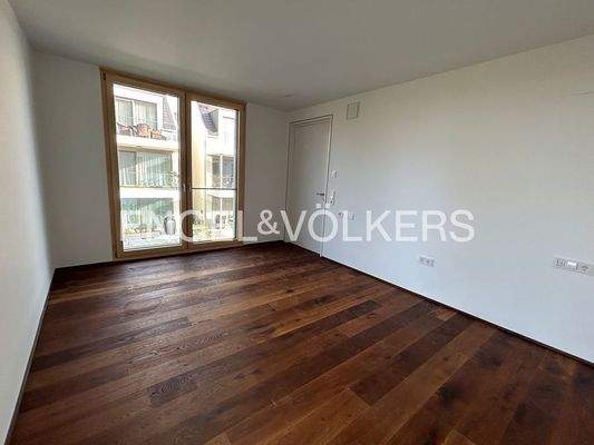 Schlafzimmer mit Zugang zum Ankleidezimmer